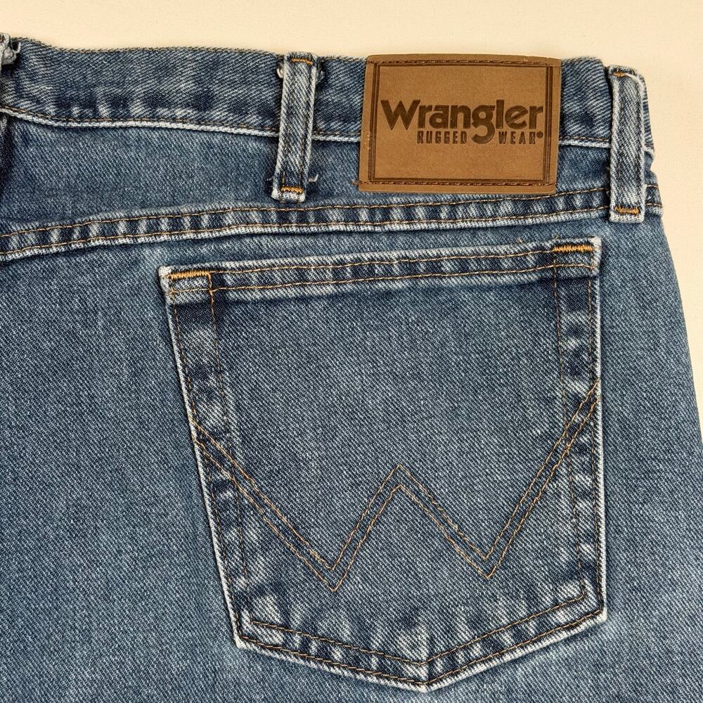 Wrangler Men’s 40x34 Rugged Wear Jeans Cotton Blue Medium Wash 35001AI Classic